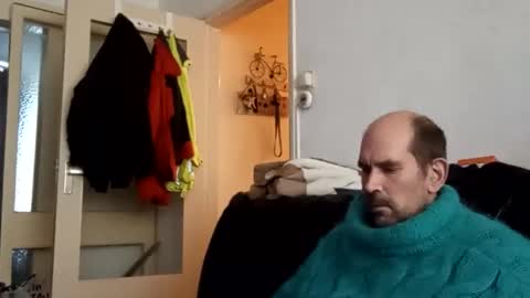 Snapshot of sweaterboy666 chatting on 28, 10, 2025 sweaterboy666 online show from 28, 10, 2025