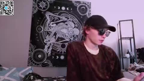 Snapshot of sweathome chatting on 15, 10, 2025 sweaties3 online show from 15, 10, 2025