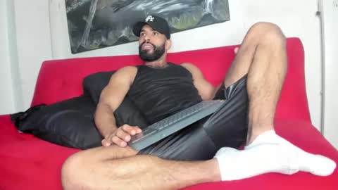 Snapshot of sweatyhairypig1 chatting on 19, 11, 2025 joel bliss online show from 19, 11, 2025