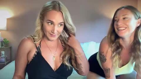 Snapshot of swedish_candii chatting on 14, 11, 2025 Swedish Candii online show from 14, 11, 2025