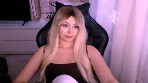 Snapshot of sweeet_baby0 chatting on 5, 12, 2025 Kate online show from 5, 12, 2025