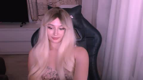 Snapshot of sweeet_baby0 chatting on 15, 12, 2025 Kate online show from 15, 12, 2025