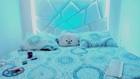 Snapshot of sweeetcruvyx chatting on 25, 11, 2025 Nikki model independent online show from 25, 11, 2025