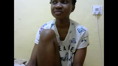 Snapshot of sweet_amor254 chatting on 23, 10, 2025 Silvia online show from 23, 10, 2025