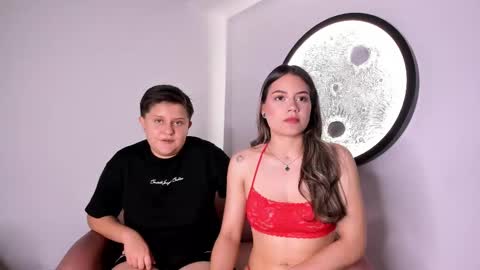 Andrea Y Melisa online show from 3, 10, 2025