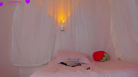 Snapshot of sweet_carine chatting on 13, 9, 2025 camil online show from 13, 9, 2025