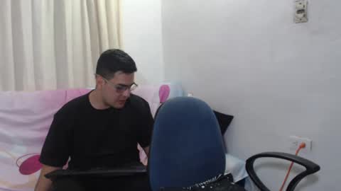 sweet_fantasy_couple online show from 27, 1, 2025
