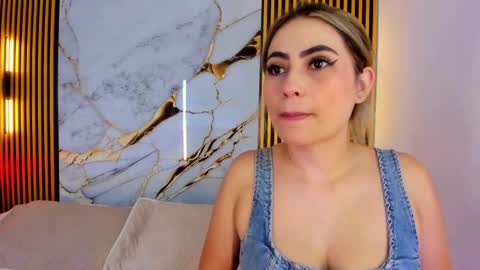sweet_flame_ online show from 26, 9, 2025