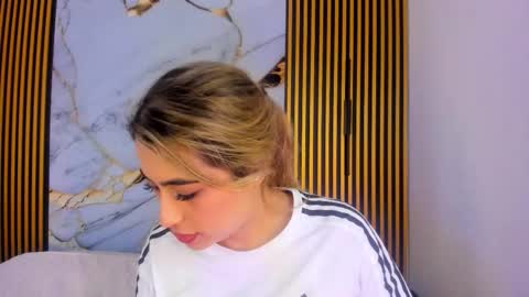 sweet_flame_ online show from 22, 10, 2025