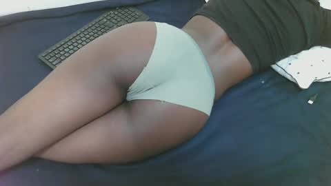 Snapshot of sweet_larra chatting on 4, 11, 2025 sweet_larra online show from 4, 11, 2025