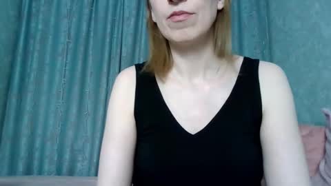 sweet_lilbunny online show from 4, 2, 2026