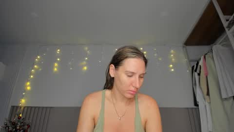 Snapshot of sweet_miss381 chatting on 1, 2, 2026 Sofi online show from 1, 2, 2026