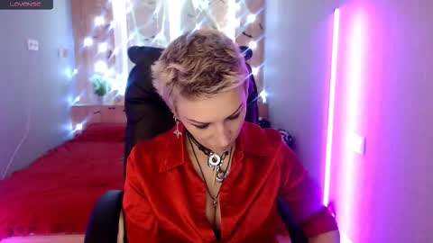 Snapshot of sweet_n_strong chatting on 14, 11, 2025 sweet_n_strong online show from 14, 11, 2025