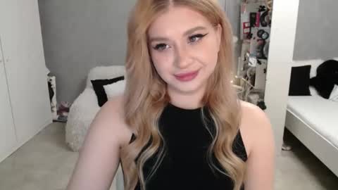 sweet_nicole_333 online show from 22, 3, 2026