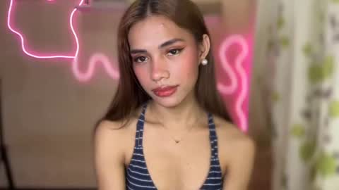 sweet_nikki03 online show from 24, 9, 2025