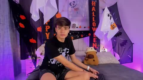 Snapshot of sweet_petter chatting on 22, 10, 2025 Petter online show from 22, 10, 2025