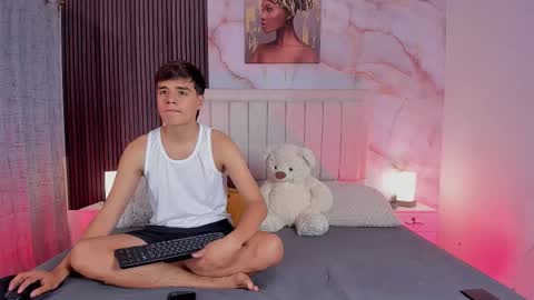 Snapshot of sweet_petter chatting on 6, 11, 2025 Petter online show from 6, 11, 2025