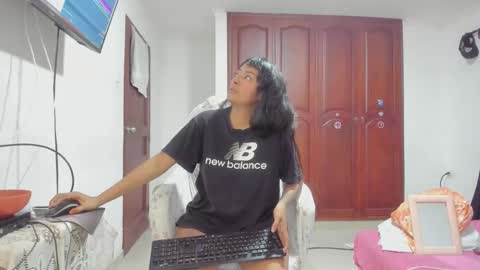 Snapshot of sweet_robyn chatting on 27, 11, 2025 sweet_robyn online show from 27, 11, 2025