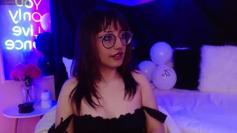 Roxanee online show from 12, 11, 2025