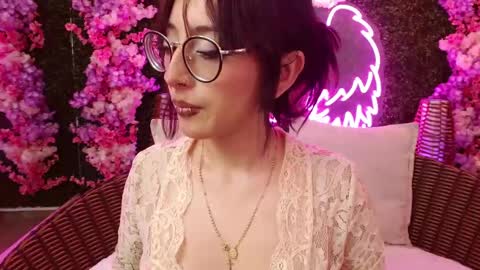 Snapshot of sweet_roxanee chatting on 12, 3, 2026 Roxanee online show from 12, 3, 2026