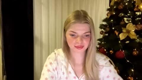 Snapshot of sweet_sinn_ chatting on 16, 12, 2025 Mira online show from 16, 12, 2025