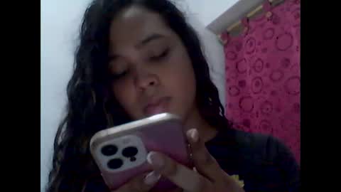 Yeileen online show from 1, 3, 2025