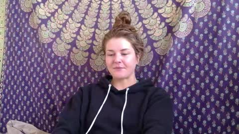 Snapshot of sweet_truffle chatting on 4, 11, 2025 Heidi Brenner - Please check bio for schedule FAQ online show from 4, 11, 2025