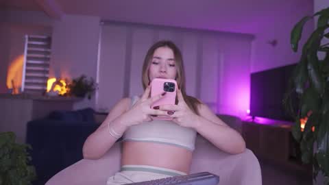 Snapshot of sweetann08 chatting on 24, 10, 2025 Camila online show from 24, 10, 2025