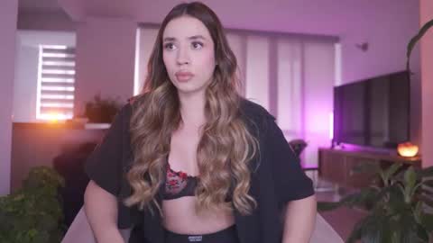 Snapshot of sweetann08 chatting on 14, 11, 2025 Camila online show from 14, 11, 2025