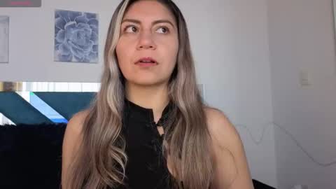Cinthia online show from 6, 10, 2025