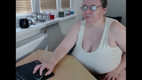 Sweetboobs85h online show from 7, 2, 2025