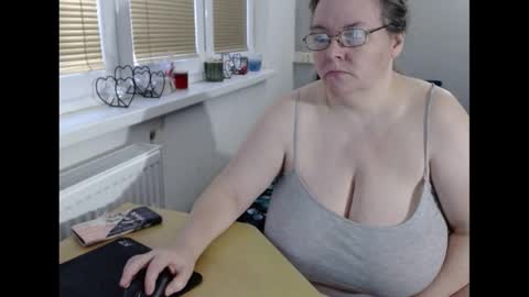 Sweetboobs85h online show from 12, 2, 2025