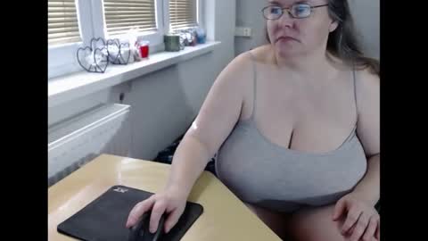 Sweetboobs85h online show from 5, 3, 2025