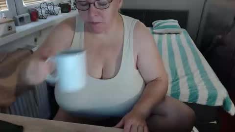 Sweetboobs85h online show from 23, 10, 2025