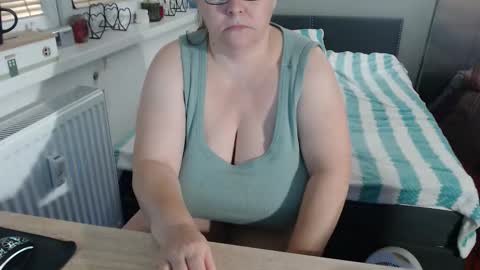 Sweetboobs85h online show from 28, 10, 2025
