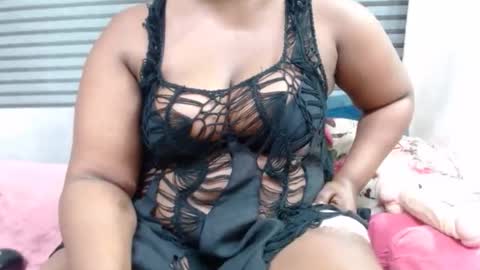 Snapshot of sweetcandypussy25 chatting on 10, 2, 2026 queen online show from 10, 2, 2026
