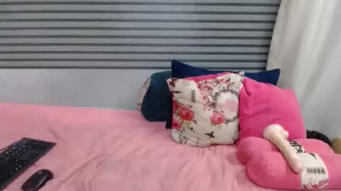 Snapshot of sweetcandypussy25 chatting on 22, 2, 2026 queen online show from 22, 2, 2026