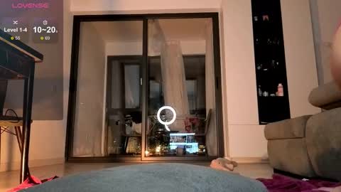 Snapshot of sweetcoles chatting on 19, 11, 2025 Emma online show from 19, 11, 2025