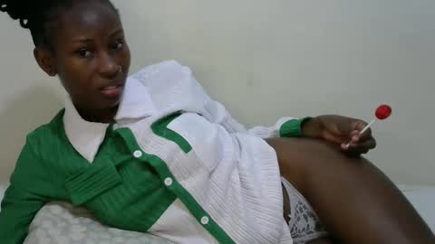 sweetDee online show from 4, 2, 2025