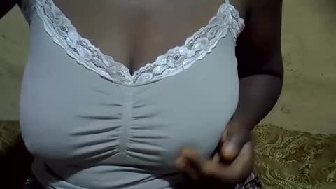 Snapshot of sweetdivah2 chatting on 23, 2, 2026 divinah online show from 23, 2, 2026