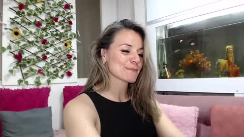 Snapshot of sweetfantasyy69 chatting on 10, 10, 2025 sweef online show from 10, 10, 2025