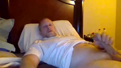 Snapshot of sweetg233 chatting on 19, 10, 2025 sweetg233 online show from 19, 10, 2025