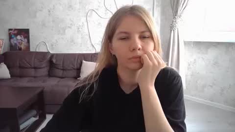 SweetieeFox online show from 12, 9, 2025