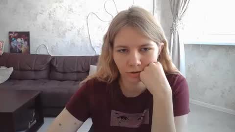 SweetieeFox online show from 14, 9, 2025