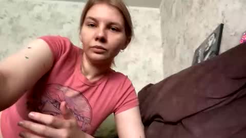 SweetieeFox online show from 15, 9, 2025
