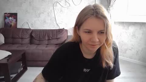 SweetieeFox online show from 16, 9, 2025