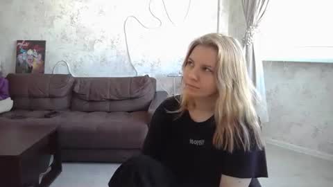 SweetieeFox online show from 1, 10, 2025
