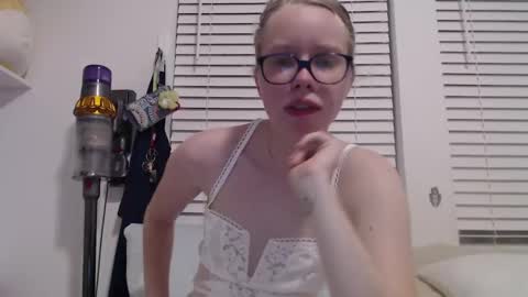 Snapshot of sweetiek1tty chatting on 12, 9, 2025 Sweetiek1tty online show from 12, 9, 2025