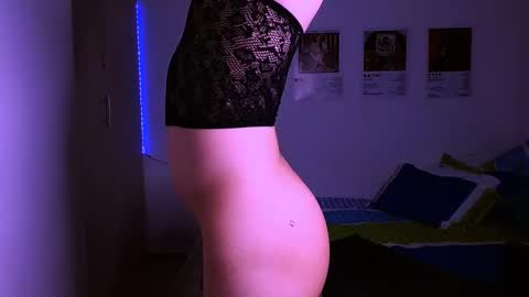 Snapshot of sweetjames2810 chatting on 4, 3, 2025 SWEETJAMES online show from 4, 3, 2025