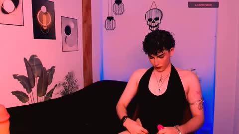 Snapshot of sweetjames2810 chatting on 18, 11, 2025 SWEETJAMES online show from 18, 11, 2025